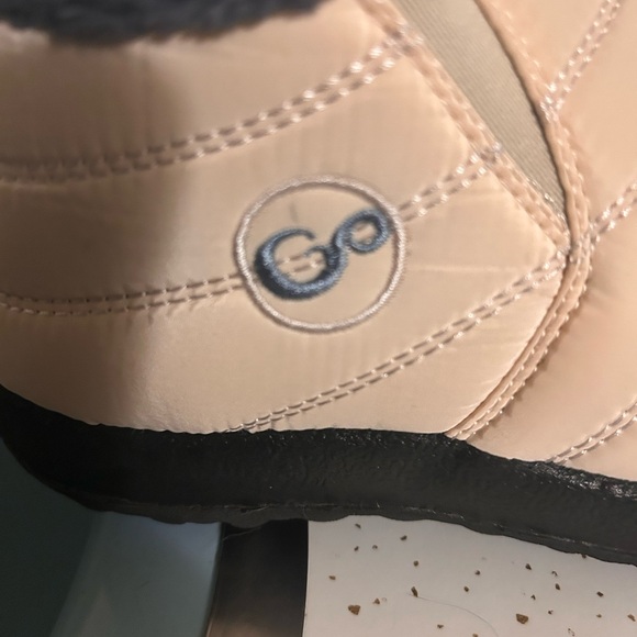 Women's Beige Fur-Lined Ankle Boots with Faux Fur Interior and Black Sole NWOT - Picture 5 of 8